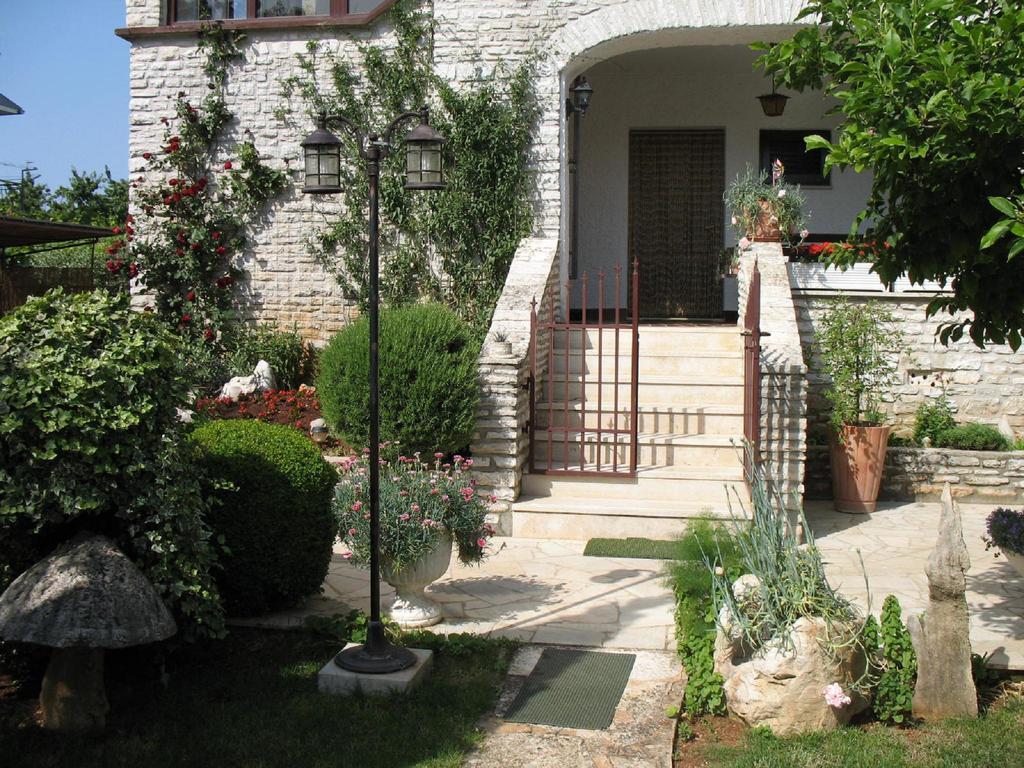 Apartmani Villa Otilija Porec Exterior photo