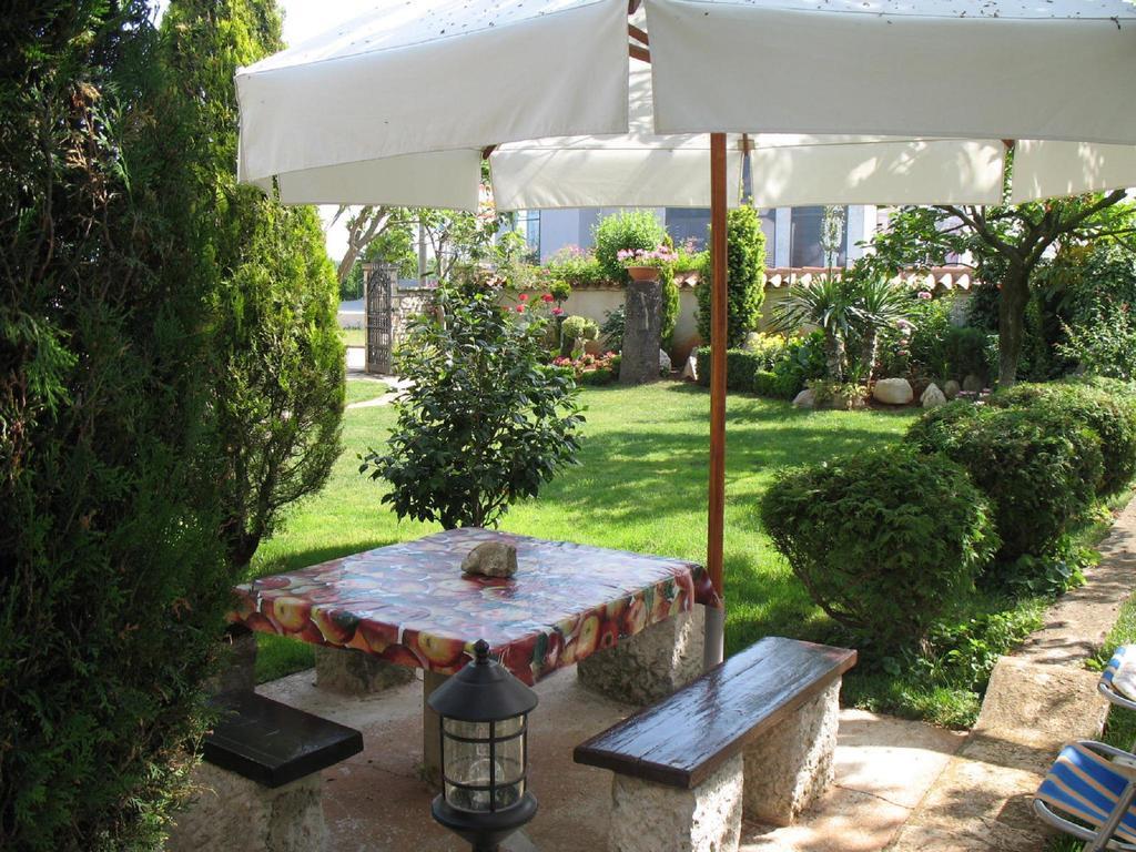 Apartmani Villa Otilija Porec Exterior photo