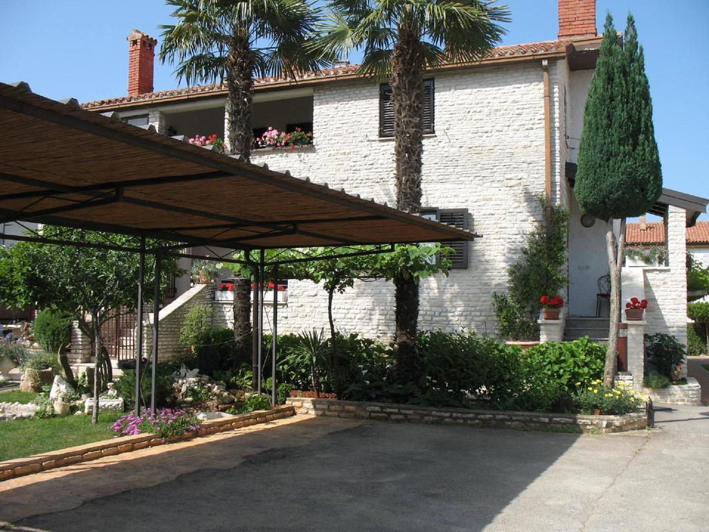 Apartmani Villa Otilija Porec Exterior photo